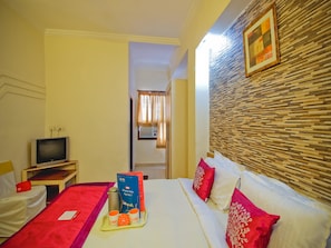 Standard Double or Twin Room, 1 Double Bed, Private Bathroom | Desk, free WiFi