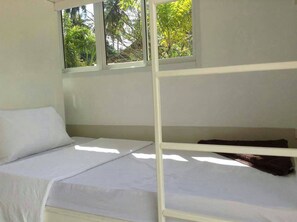 1 Bed in 14 Beds Mixed Dorm | In-room safe, free WiFi - The Best Hostel (Koh Tao)