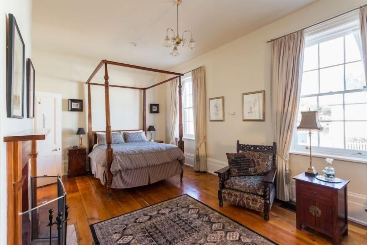 2 bedrooms, premium bedding, desk, iron/ironing board
