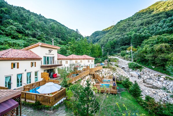 Exterior - Hill & Falls House (Gapyeong)