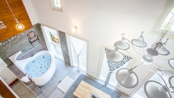 Jetted tub