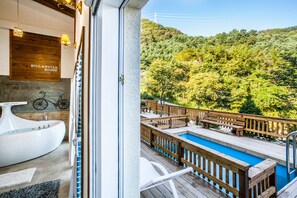 Outdoor pool - Hill & Falls House (Gapyeong)