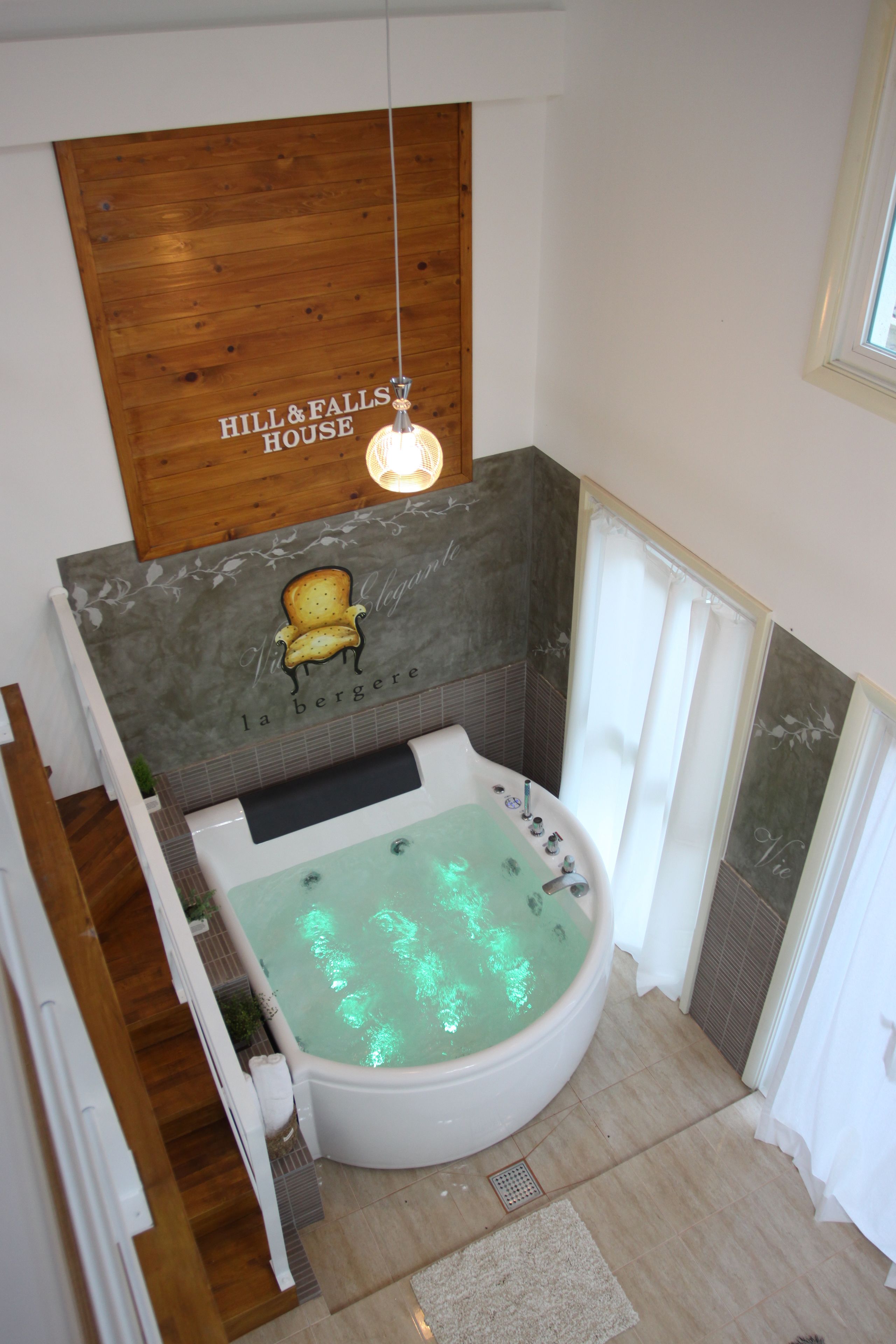 Indoor spa tub