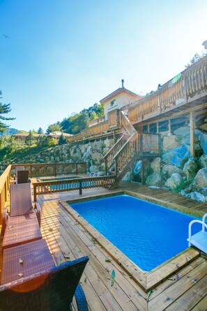 Outdoor pool - Hill & Falls House (Gapyeong)
