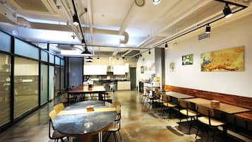 Desayuno de autoservicio incluido todos los días