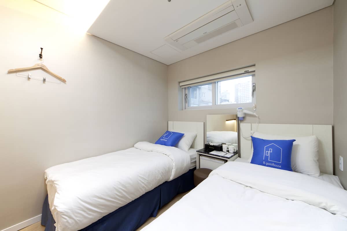 Twin Room, Non Smoking | Soundproofing, iron/ironing board, free WiFi, bed sheets