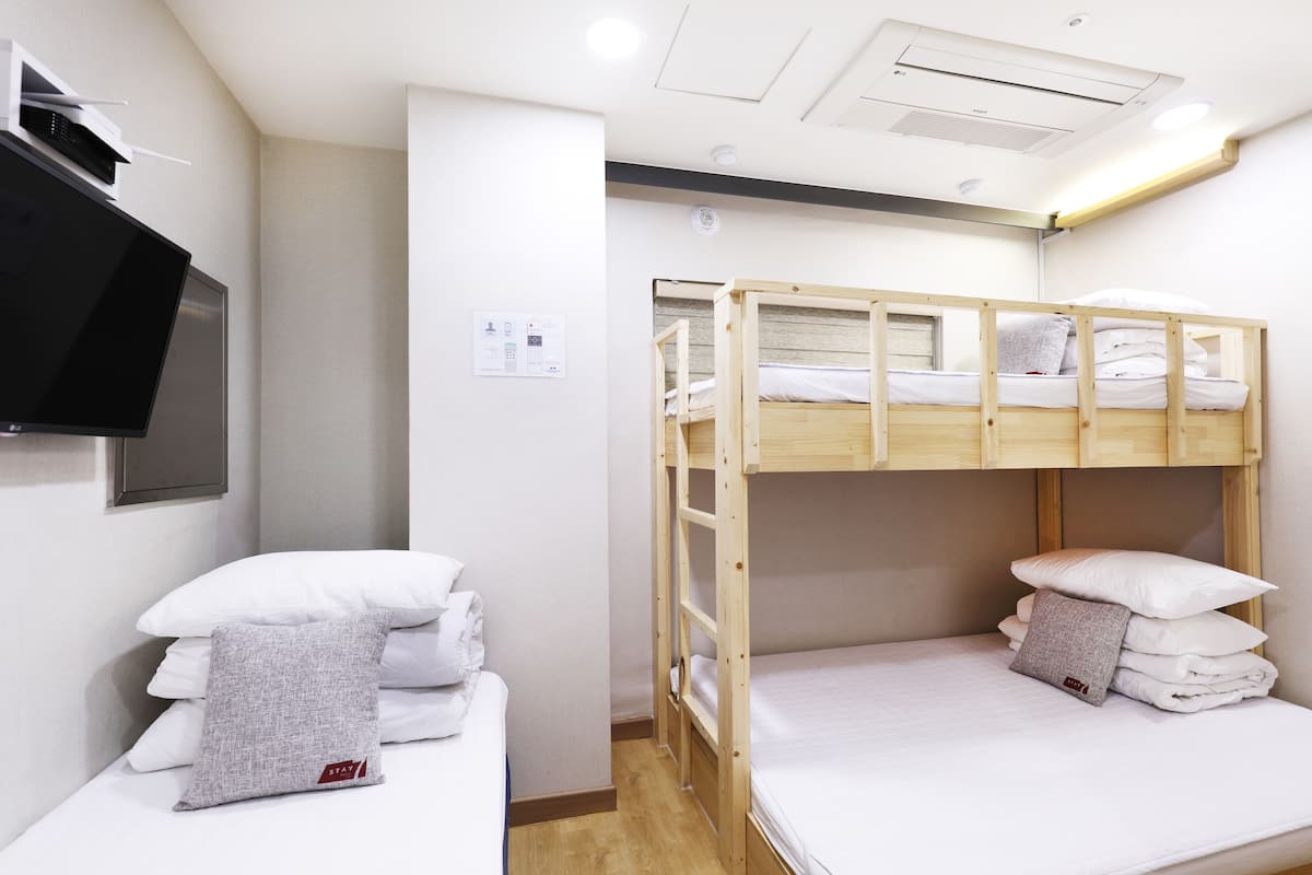 Family Quadruple Room, Non Smoking | Soundproofing, iron/ironing board, free WiFi, bed sheets