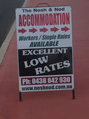 A sign for The Nosh & Nod Accommodation advertising workers and single rates, excellent low rates, and providing a phone number and website. - The Nosh & Nod - Avon Terrace (York)