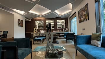 Sala de estar en el lobby