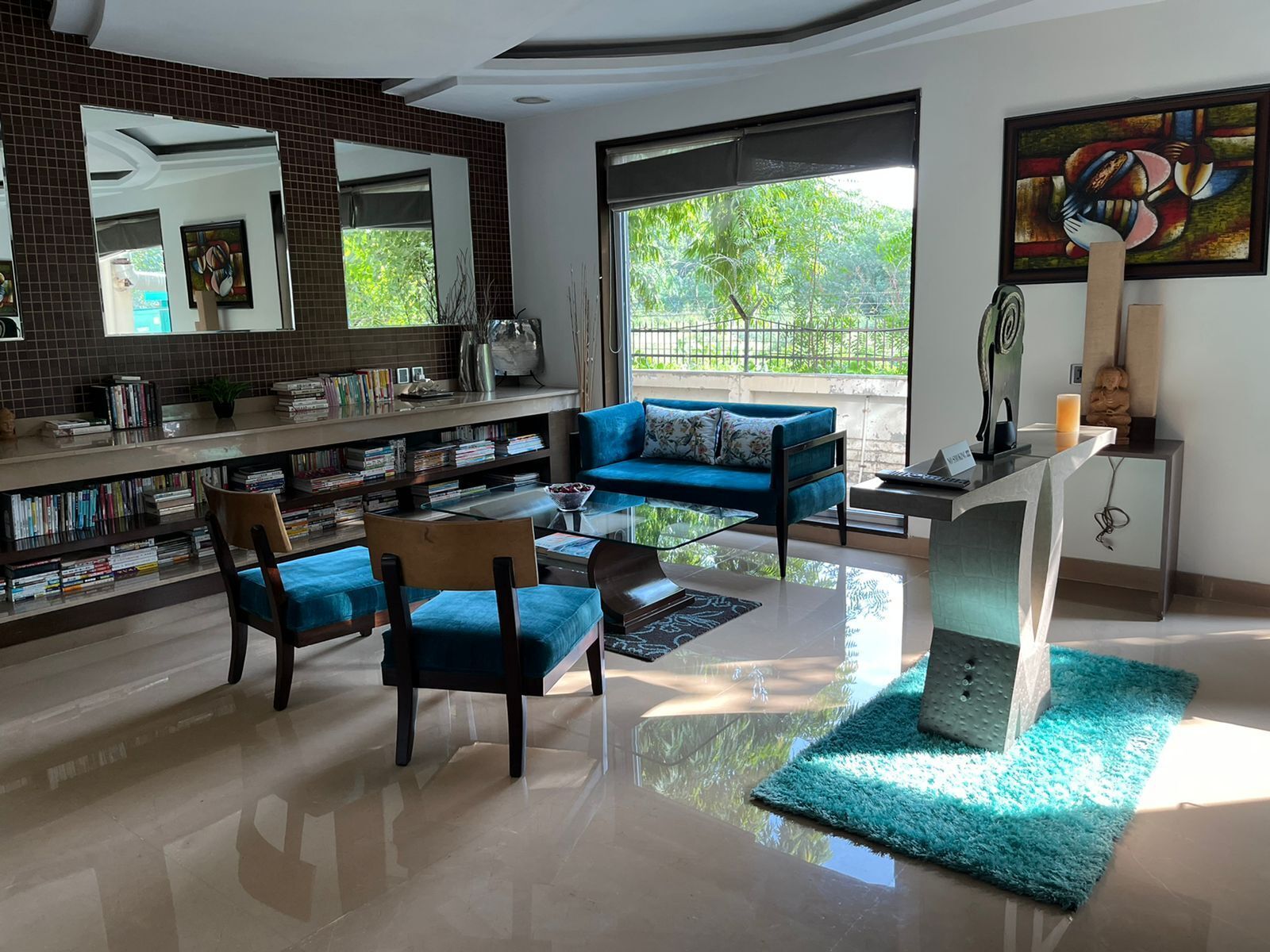 Lobby-lounge