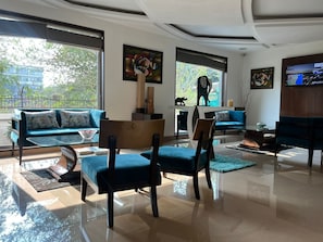 Lobby lounge