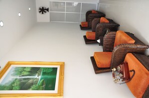 Lobby sitting area - Old Budget Hotel (George Town)