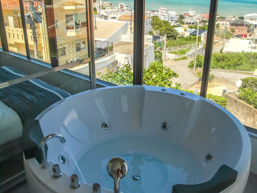 Jetted tub