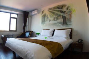 Premium bedding, down duvets, pillow-top beds, individually decorated - Nostalgia Hotel Temple of Heaven Beijing (Beijing)