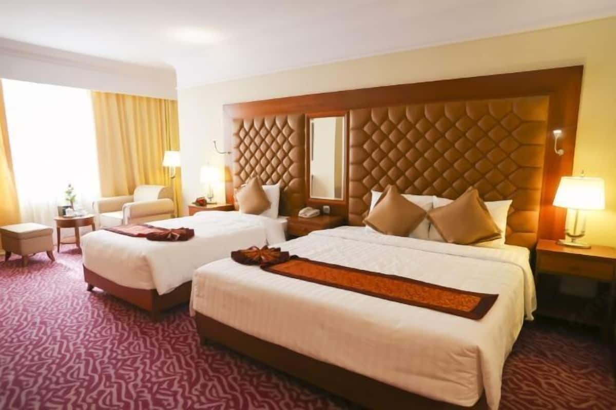 Minibar, in-room safe, desk, blackout curtains