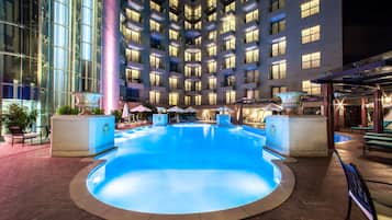 Außenpool, Liegestühle