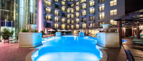 Outdoor pool, sun loungers