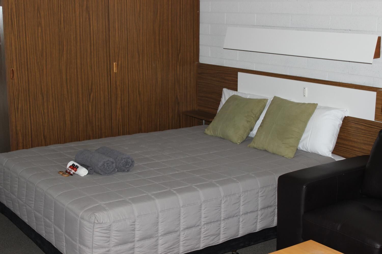 Free WiFi, bed sheets