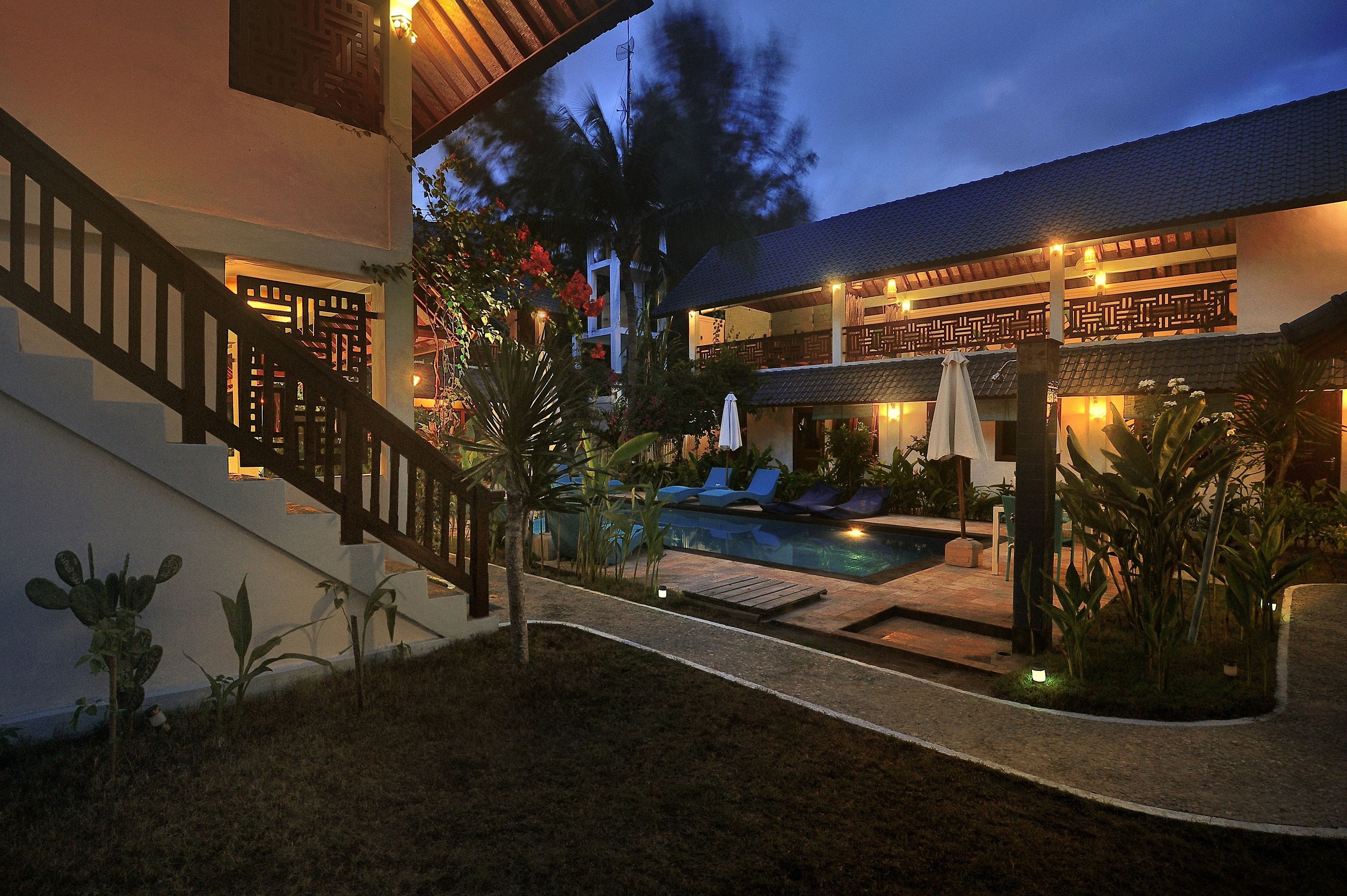 outdoor pool, pool loungers