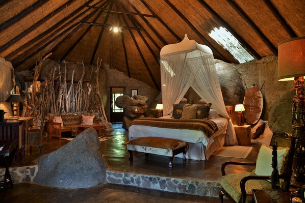 Deluxe Double Room | Hypo-allergenic bedding, individually decorated, individually furnished - Amalinda Lodge (Matopos)