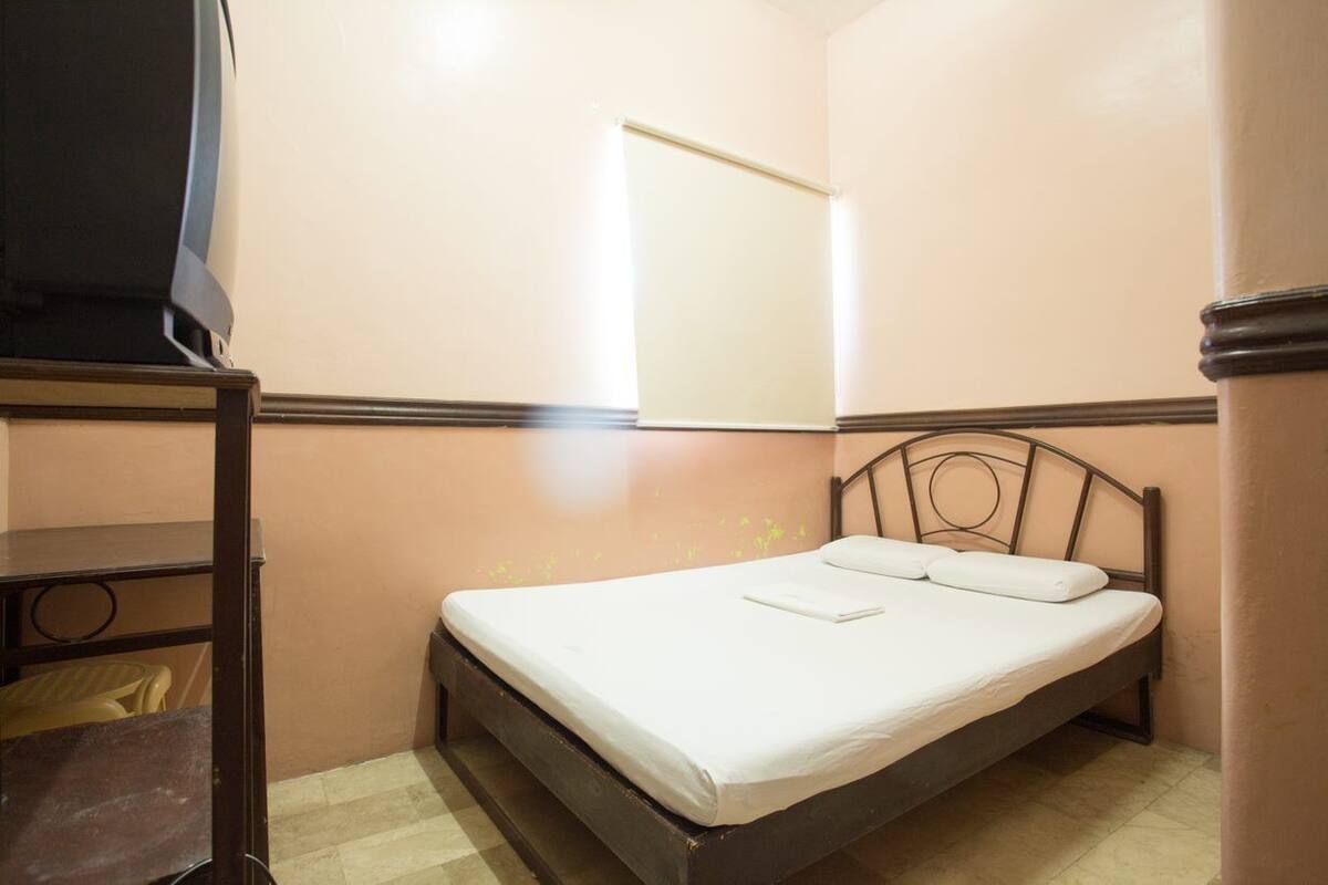 Rollaway beds (surcharge), bed sheets