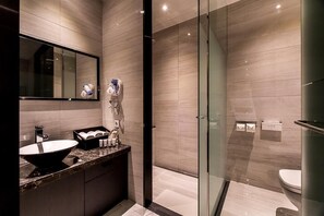 تجهيزات دش، خف للقدمين، مناشف