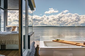 Deluxe Townhome, 2 Bedrooms, Jetted Tub, Lake View | Free WiFi, bed sheets - HT Houseboats (Mielno)