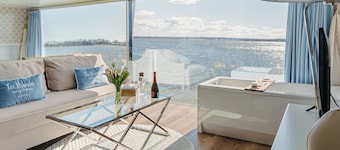 HT Houseboats