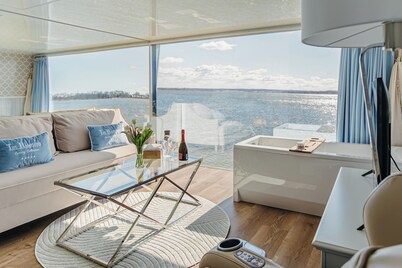 HT Houseboats