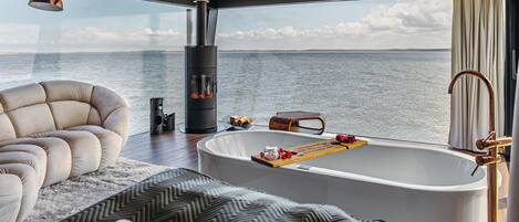 Deluxe Apartment, 2 Bedrooms, Fireplace, Lake View