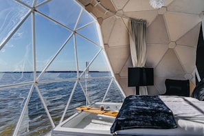 Deluxe Townhome, Jetted Tub, Lake View | Free WiFi, bed sheets - HT Houseboats (Mielno)