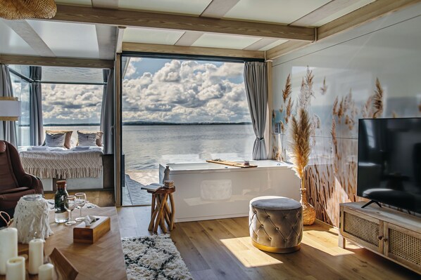 Deluxe Townhome, 2 Bedrooms, Jetted Tub, Lake View | Free WiFi, bed sheets - HT Houseboats (Mielno)