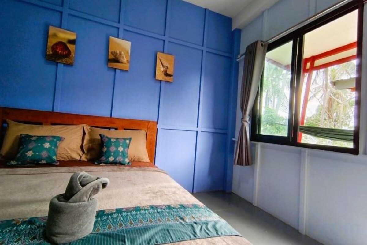 WiFi (free), bed sheets