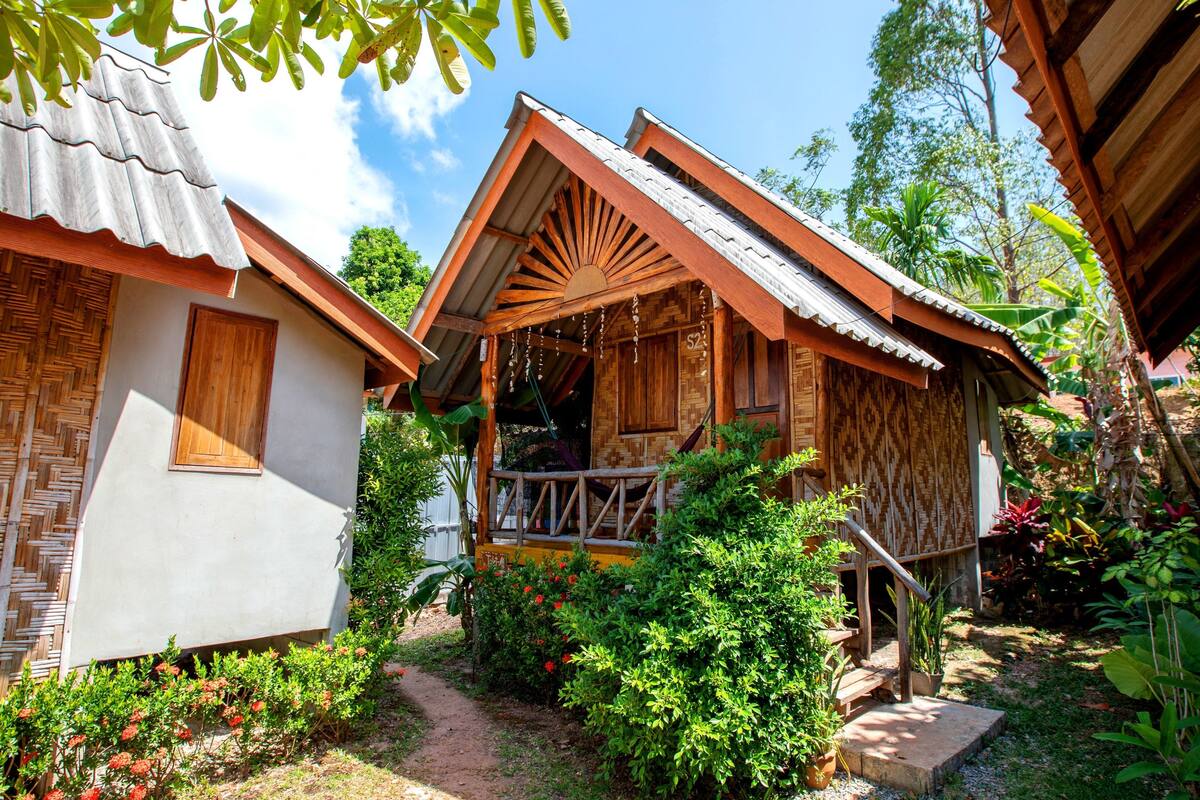 Standard Bungalow, Garden View, Courtyard Area | WiFi (free), bed sheets