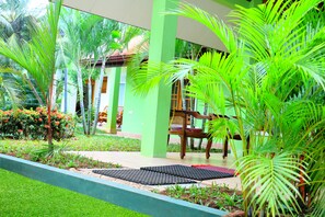 Desk, iron/ironing board (on request), free WiFi, bed sheets - Nature Resort Tissamaharama (Thissamaharama)