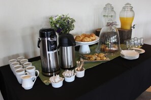 Daily cooked-to-order breakfast (ZAR 90 per person)