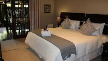 ๊ณ ๊ธ ์นจ๊ตฌ, ์ฑ
์, ๋ฌด๋ฃ WiFi