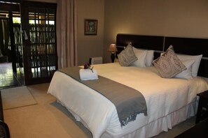 Premium bedding, desk, free WiFi