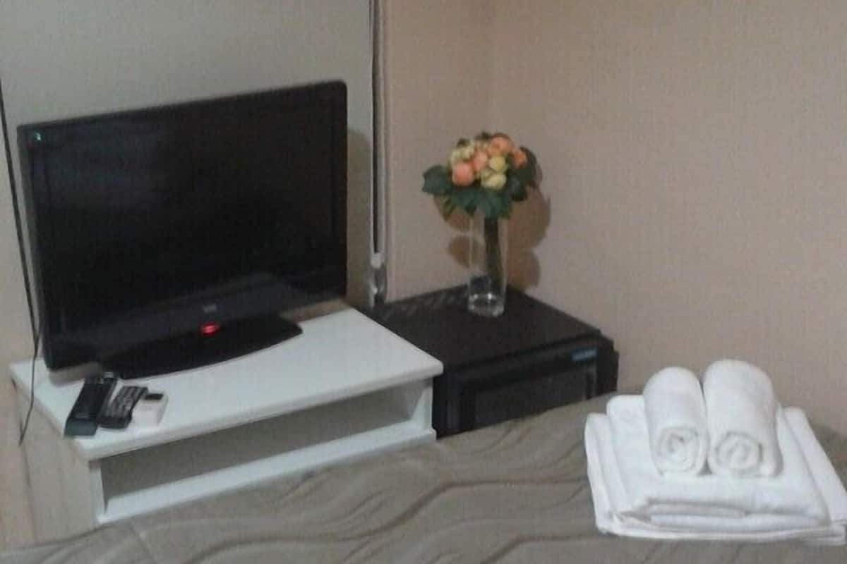 Cots/infant beds, free WiFi
