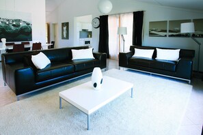 Comfort Villa, 3 Bedrooms | Living room - Château de Barbet (Lombez)