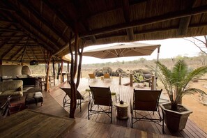 Terrace/patio - Khulu Lodge (Dete)