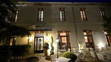 Façade de l’hébergement - soirée/nuit
