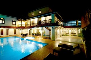 Piscine extérieure