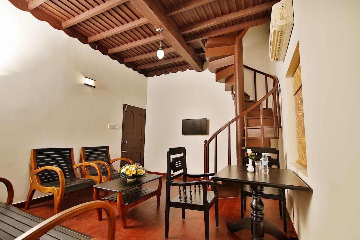 superior double room, non smoking | living area | flat-screen tv