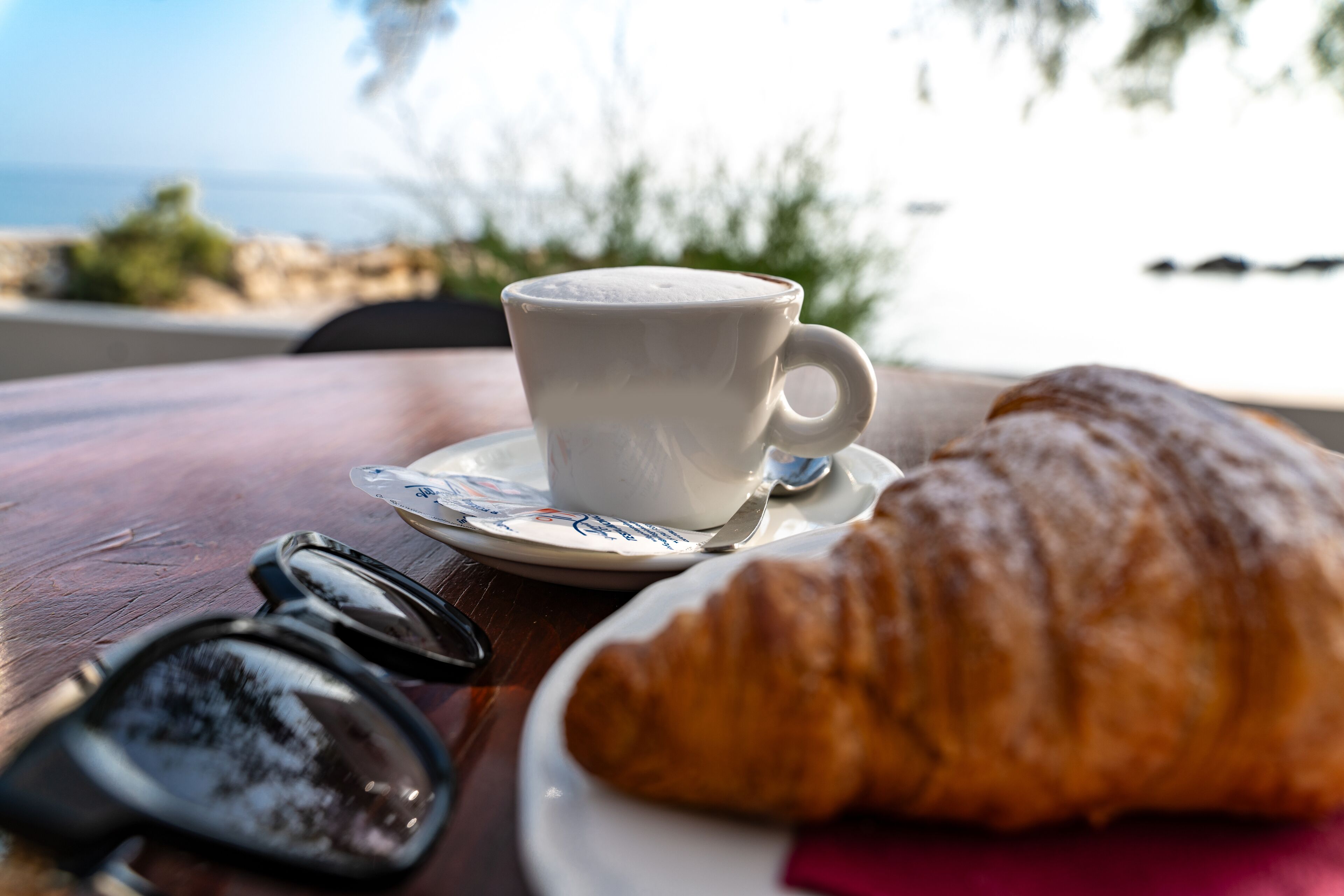 daily continental breakfast (eur 7 per person)