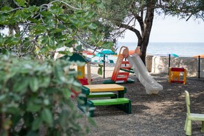 Área de juegos infantiles al aire libre