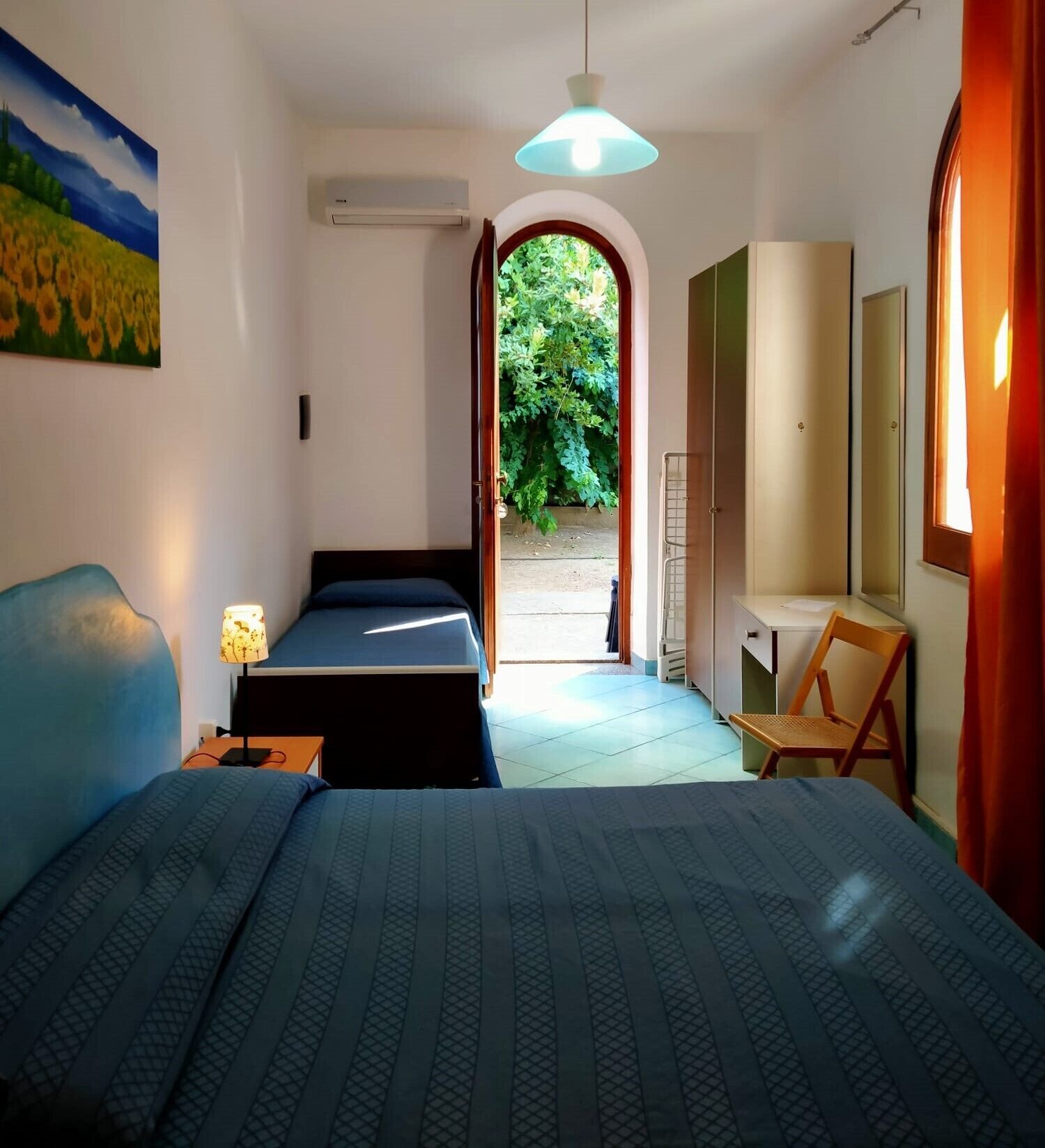 Triple Room | Desk, bed sheets