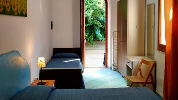Triple Room | Desk, bed sheets