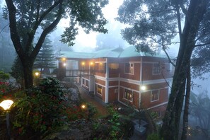 Front of property – evening/night - Madhumanthra Resort (Devikolam)