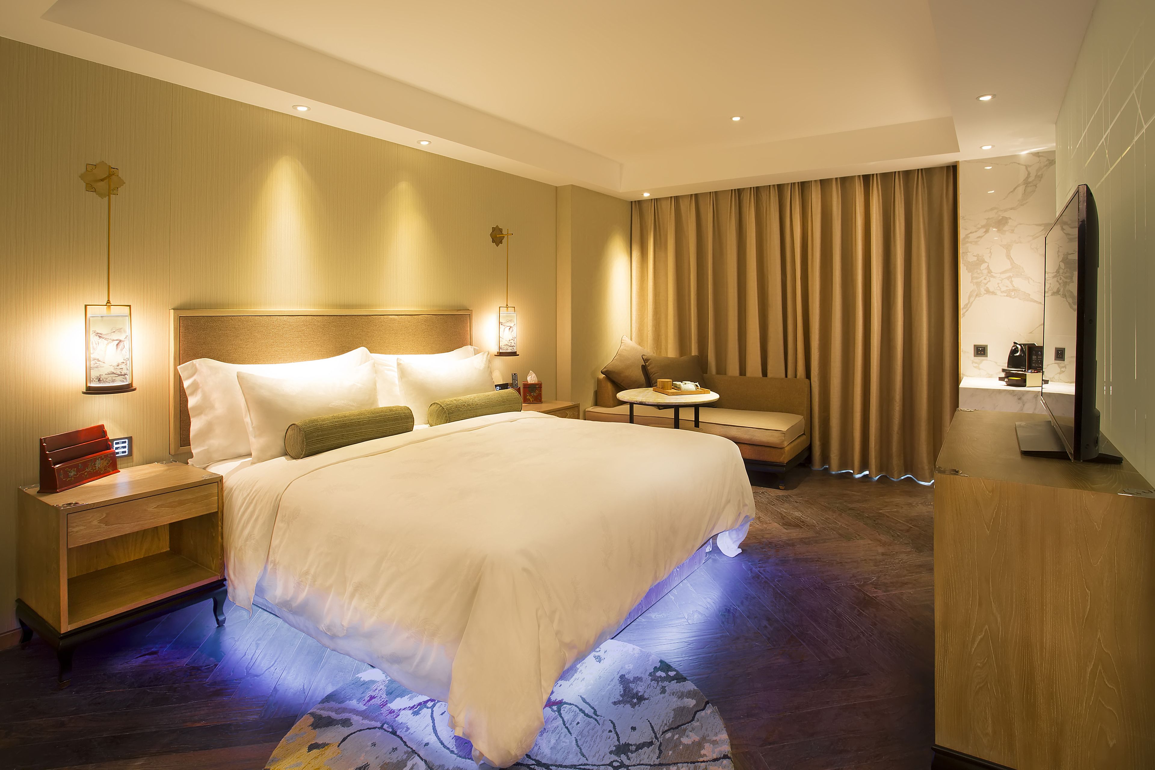 business room, river view | premium bedding, down duvets, free minibar items, in-room safe